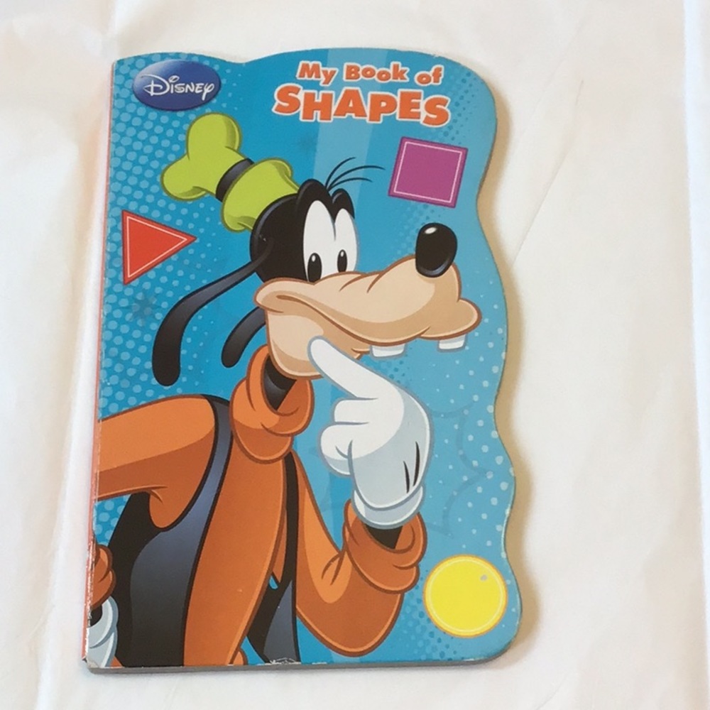 COPY - 🏖️2/5.00🏖️ Disney board shape book , clean